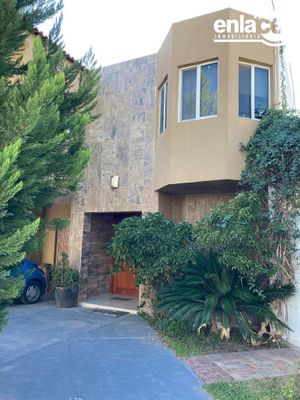 CASA CON ALBERCA EN VENTA LOS LAURELES