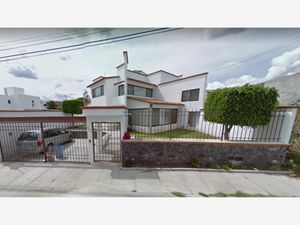 Casa en Venta en Villas del Mesón Querétaro