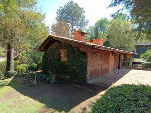 CASA VALLESANA CON JARDÍN GRANDE EN EL CLUB DE GOLF AVÁNDARO