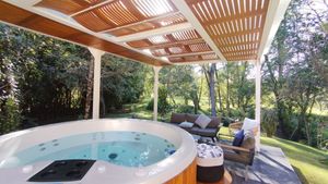 CASA CON JACUZZI FRENTE AL CAMPO DE GOLF EN AVÁNDARO