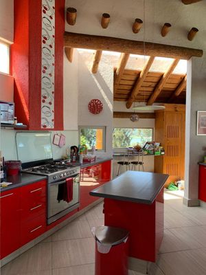 CASA CON VISTA AL LAGO EN VALLE DE BRAVO