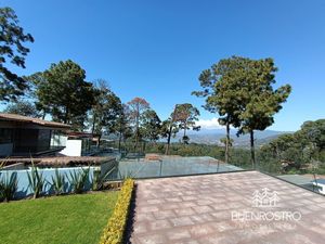 CASA AZUL EN CONDOMINIO EN AVÁNDARO CON VISTA AL LAGO