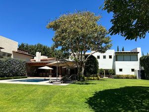 CASA EN RENTA CON ALBERCA EN VALLE DE BRAVO