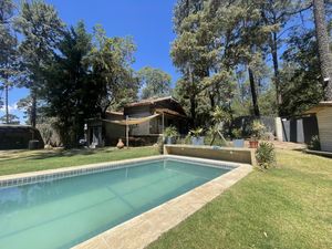 CASA EN RENTA EN VALLE DE BRAVO, BOSQUE.