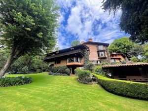 CASA VALLESANA CON JARDÍN GRANDE EN EL CLUB DE GOLF AVÁNDARO