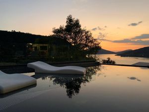 CASA CON VISTA AL LAGO, VALLE DE BRAVO.