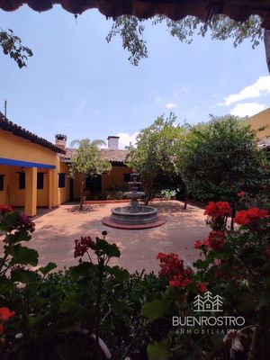 CASA  EN RENTA EN EL PUEBLO CON JACUZZI Y TEMAZCAL