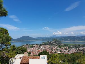 CASA EN CONDOMINIO EN CENTRO DE VALLE DE BRAVO VISTA AL LAGO