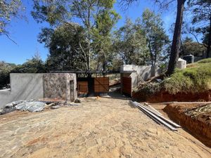 CASA EN PREVENTA EN AVÁNDARO, VISTA AL BOSQUE