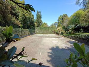 CASA VALLESANA CON JARDÍN GRANDE EN EL CLUB DE GOLF AVÁNDARO