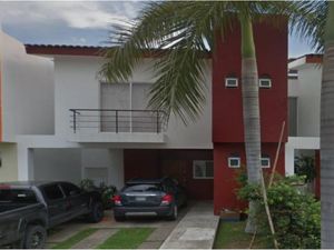 Casa en Venta en Residencial Fluvial Vallarta Puerto Vallarta