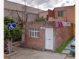 Casa en Venta en Jardines de Echeveste León