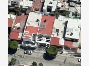 Casa en Venta en La Calma Zapopan