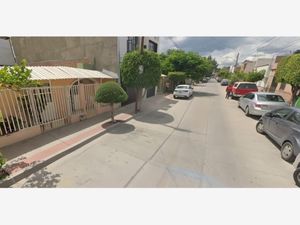 Casa en Venta en La Carmona León