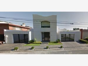 Casa en Venta en Valle de Santa Engracia San Pedro Garza García