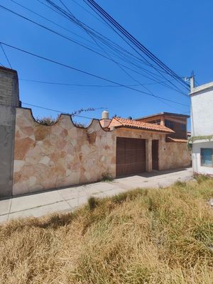 Enorme casa en venta en Santa María Zozoquipan, Toluca.