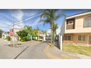 Casa en Venta en Parques de Tesistán Zapopan