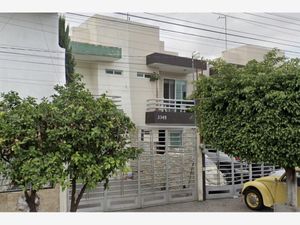 Casa en Venta en Villa Vicente Guerrero Guadalajara