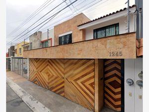 Casa en Venta en Las Alamedas Zapopan