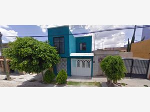 Casa en Venta en Jardines de Villas de Santiago Querétaro