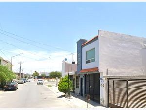 Casa en Venta en Valle de los Nogales Apodaca