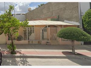 Casa en Venta en La Carmona León