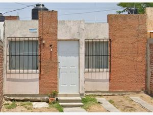 Casa en Venta en Jardines de Echeveste León