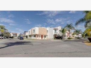 Casa en Venta en Valle Esmeralda Zapopan