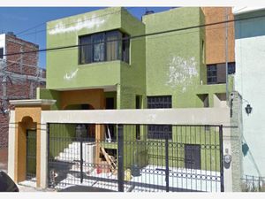 Casa en Venta en Jardines de San Joaquín Zamora