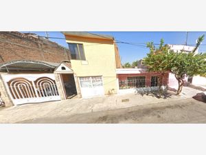 Casa en Venta en Lomas de Oblatos 1a Secc Guadalajara