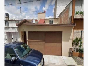 Casa en Venta en Club Jardin Toluca