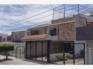 Casa en Venta en Parques Del Nilo Guadalajara