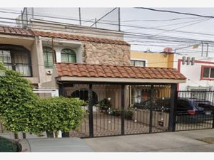 Casa en Venta en Parques Del Nilo Guadalajara