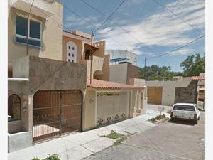 Casa en Venta en Jardines Vista Hermosa Colima