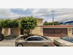 Casa en Venta en La Calma Zapopan