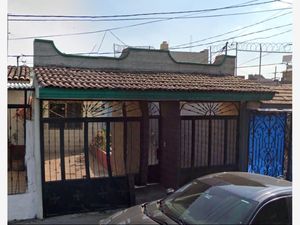 Casa en Venta en Jardines de los Historiadores Guadalajara