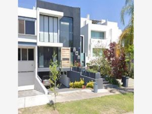 Casa en Venta en Villas del Valle Zapopan