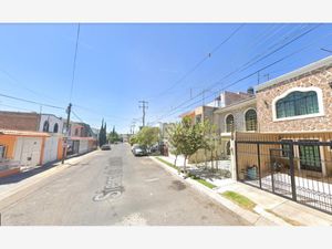 Casa en Venta en Batallon de San Patricio Guadalajara