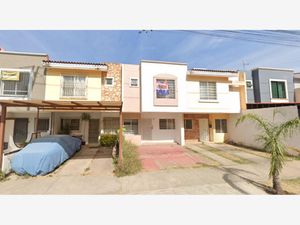 Casa en Venta en Parques de Tesistán Zapopan