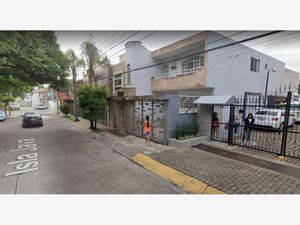 Casa en Venta en Jardines El Sauz Guadalajara