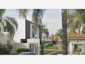 Casa en Venta en Real de Valdepeñas Zapopan