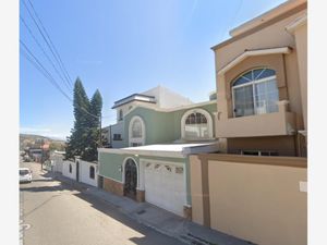 Casa en Venta en Valle Dorado Sección Lagos Ensenada