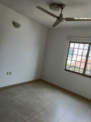 Casa con alberca en renta a media cuadra de Plaza Caracol, PUERTO VALLARTA