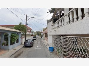 Casa en Venta en Valle de Santa Lucía (Granja Sanitaria) Monterrey