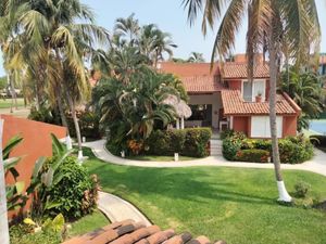 Casa en Venta en Club de Golf Palma Real Zihuatanejo de Azueta