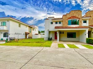 Casa en Venta en Arbolada Bosques de Santa Anita Tlajomulco de Zúñiga