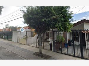 Casa en Venta en Jardines Del Valle Zapopan