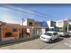 Casa en Venta en Los Arrayanes Guadalajara