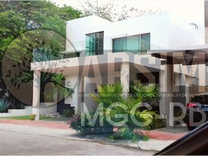 Casa en Venta en Residencial Cumbres Benito Juárez