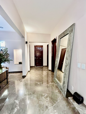 Venta Residencia remodelada con vigilancia